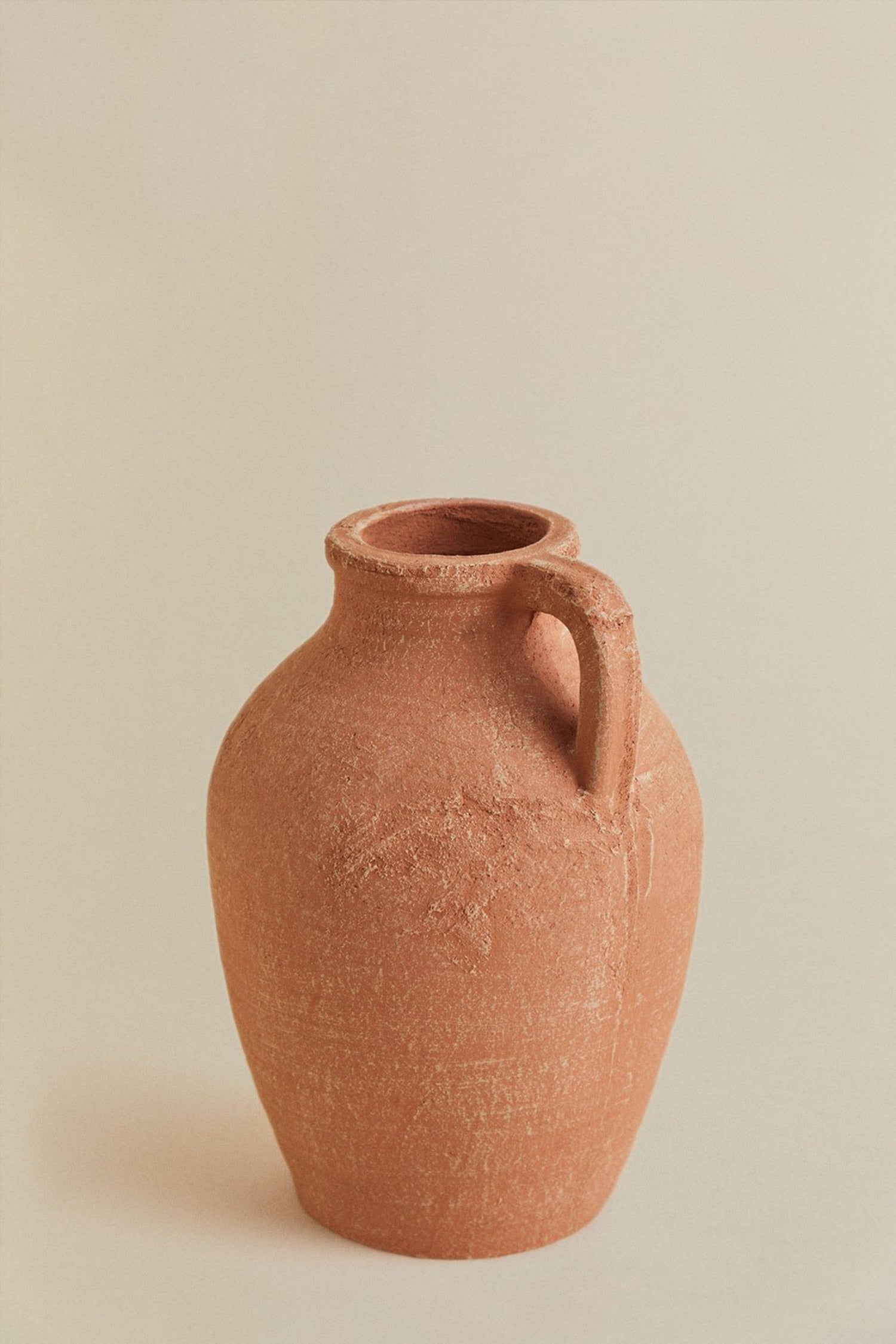 Rote dekorative Vase