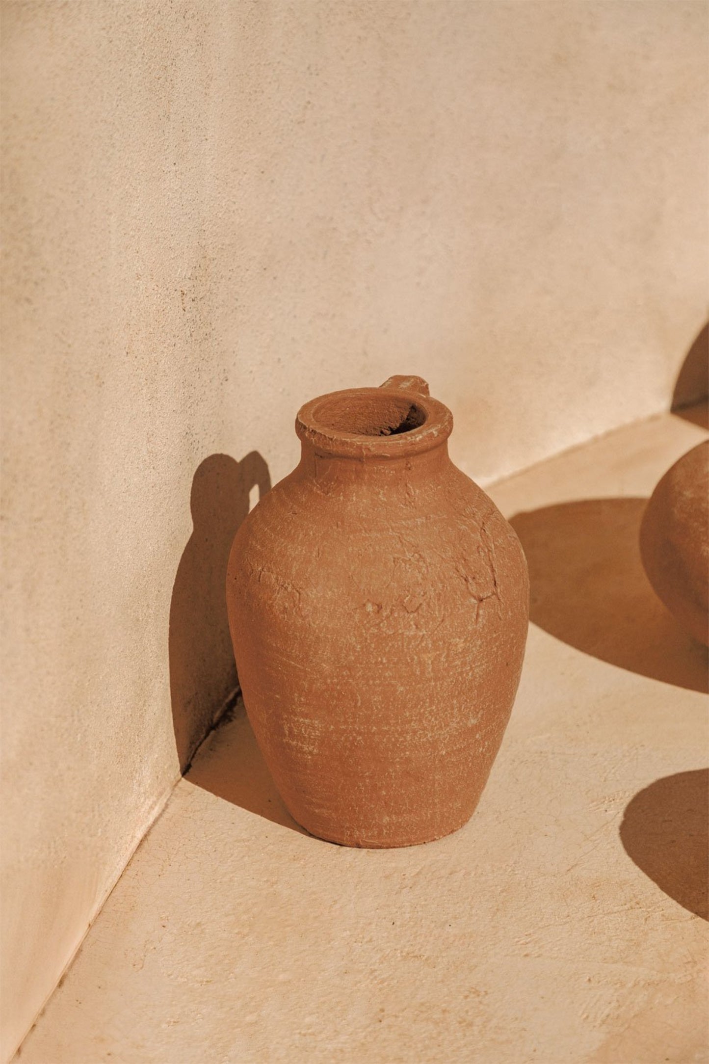 Rote dekorative Vase