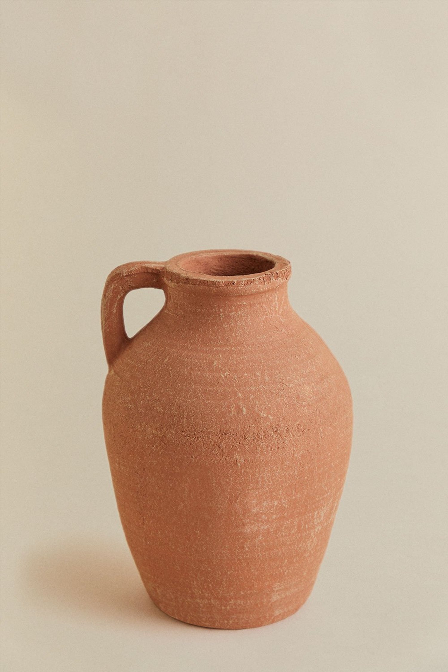 Rote dekorative Vase
