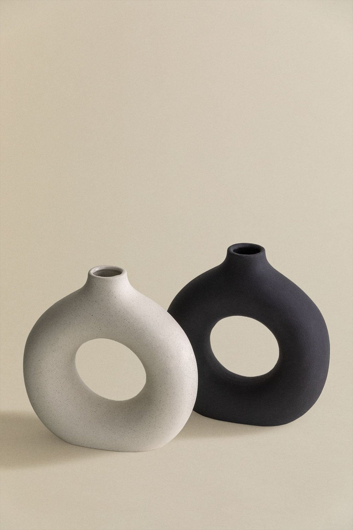 Runde Vase mit zentraler Öffnung