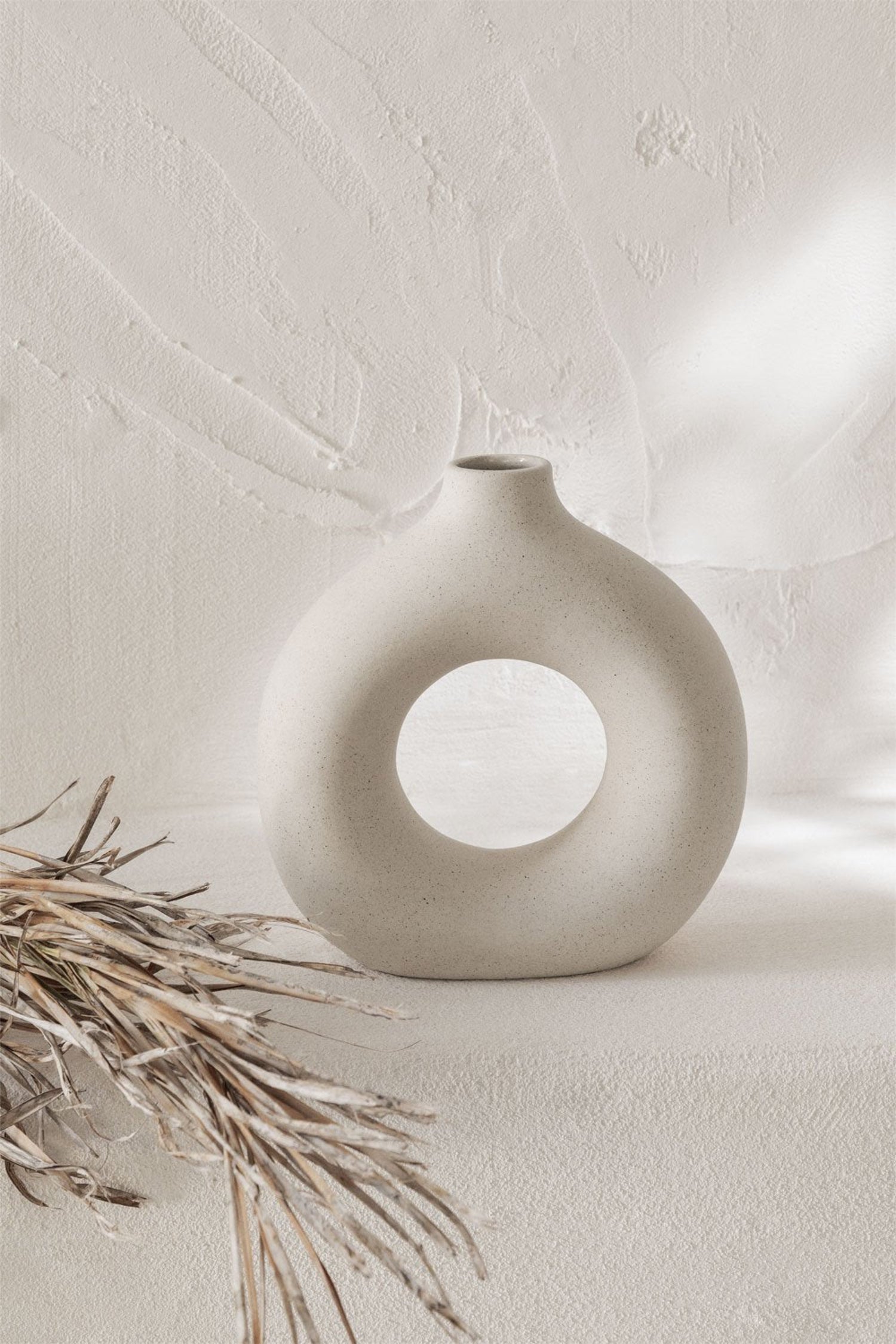 Runde Vase mit zentraler Öffnung