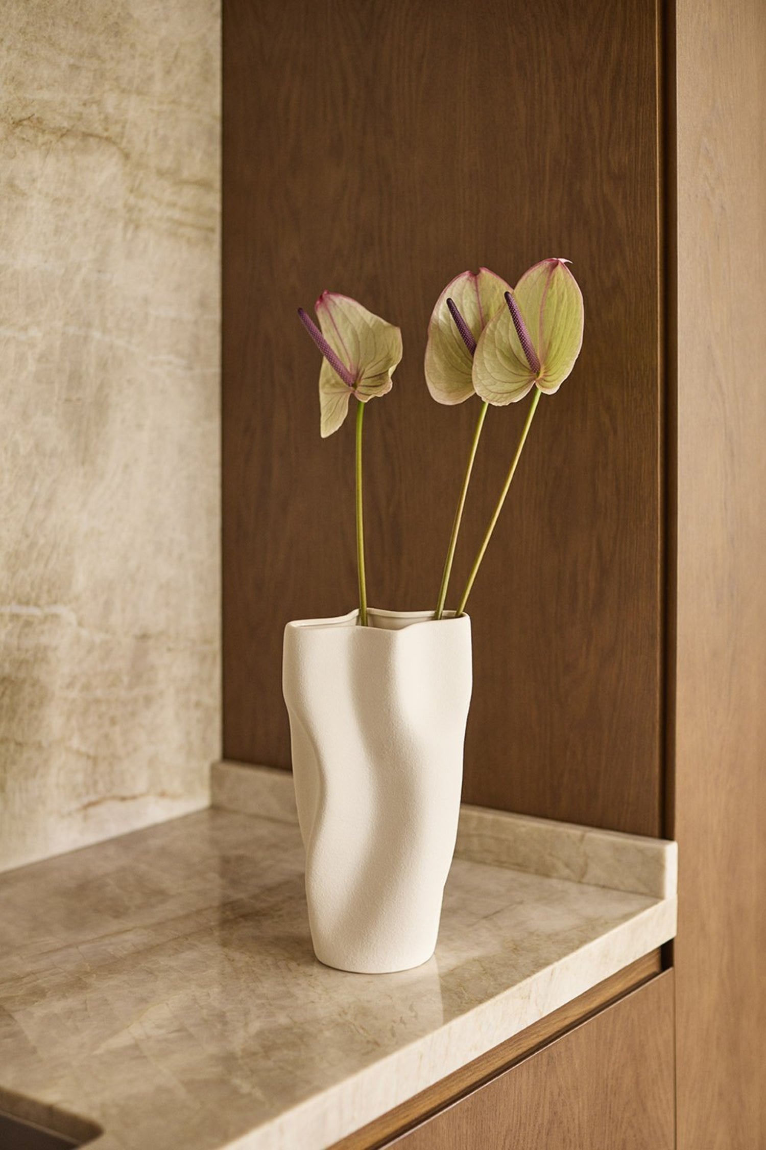 Weiße zerknitterte Vase
