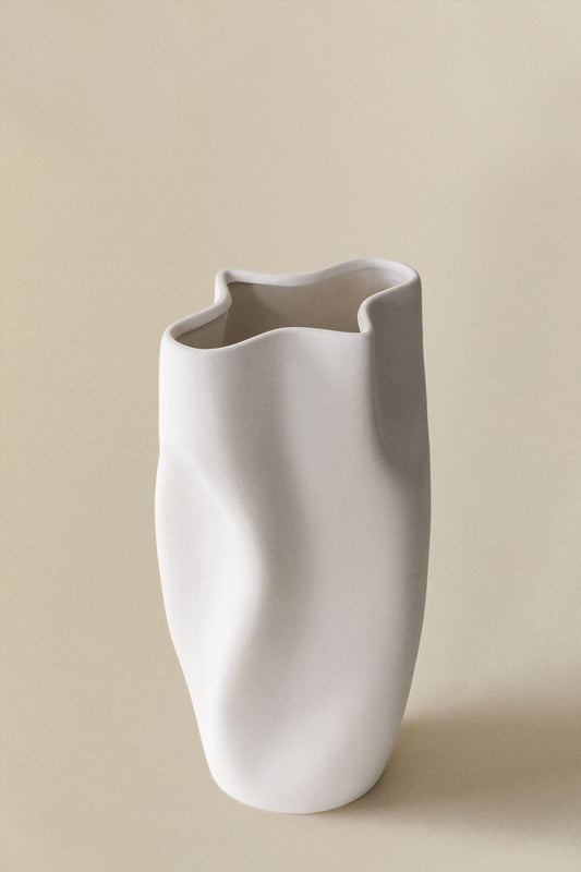 Weiße zerknitterte Vase
